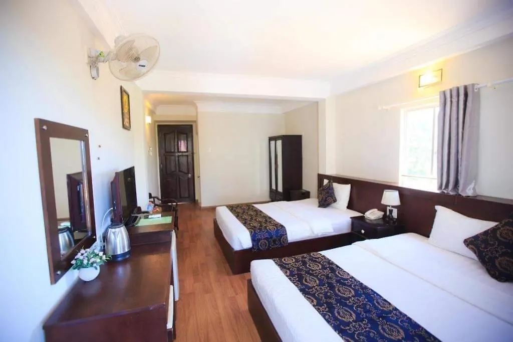 Pho Bien Hotel Nha Trang 2*,
